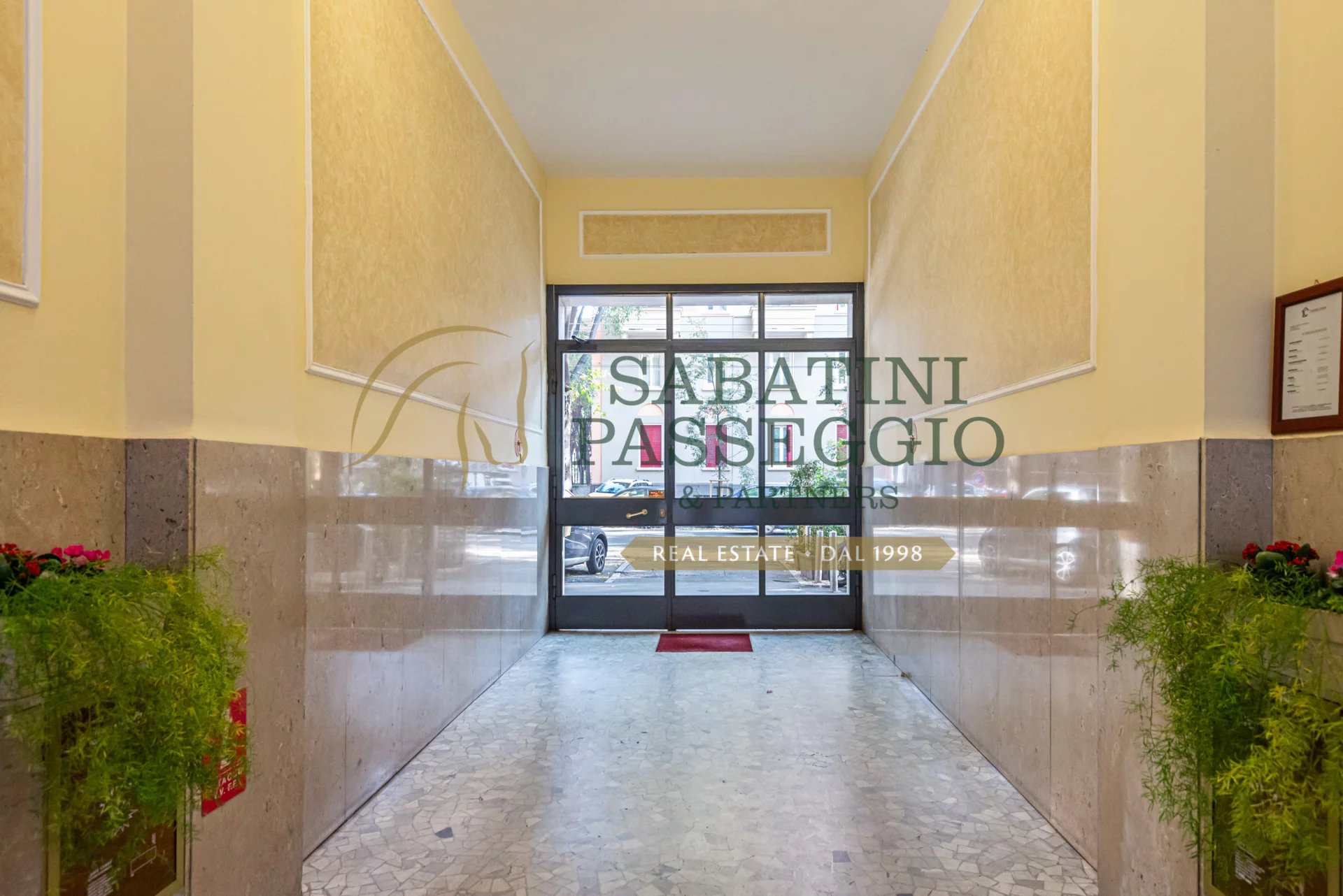 BILOCALE RISTRUTTURATO CON TERRAZZO E BOX